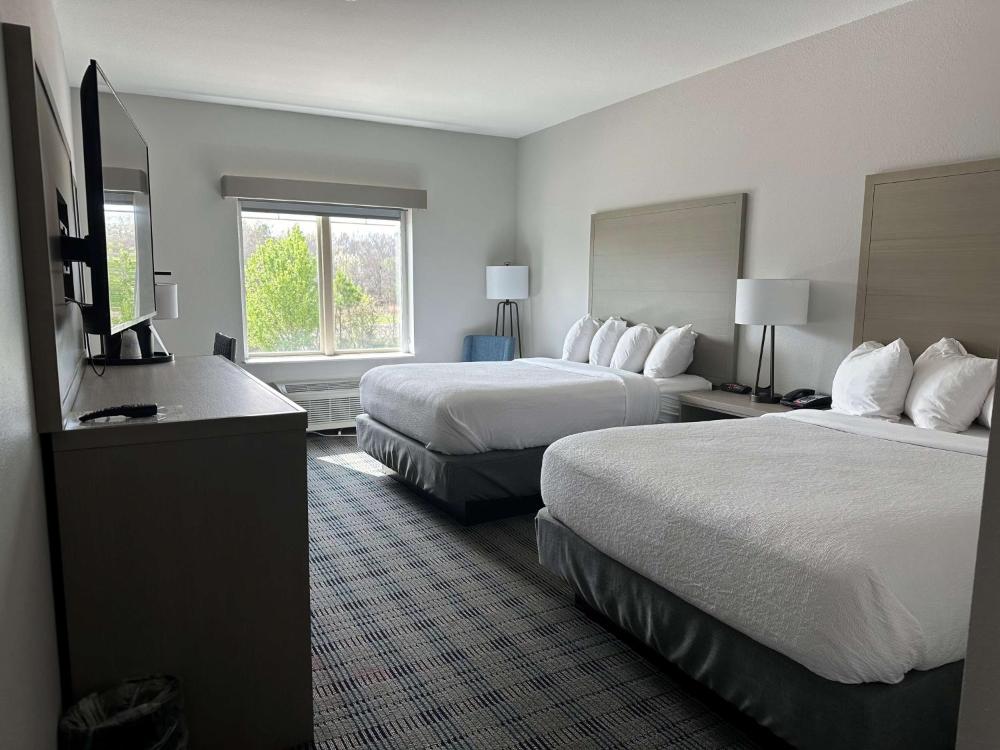 Queen Room with Two Queen Beds - Non-Smoking interior